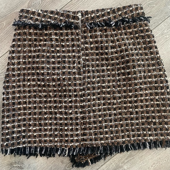 Blank NYC Retrograde tweed jacket and asymmetrical mini skirt matching set. - Picture 12 of 15